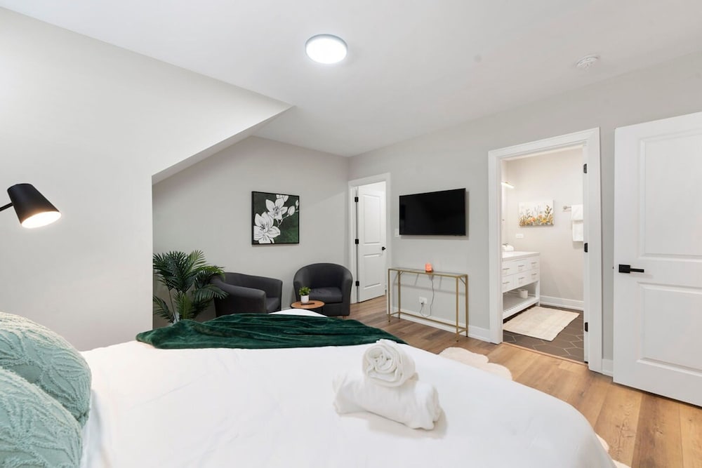 2 Bed 3 Bath Chicago Condo