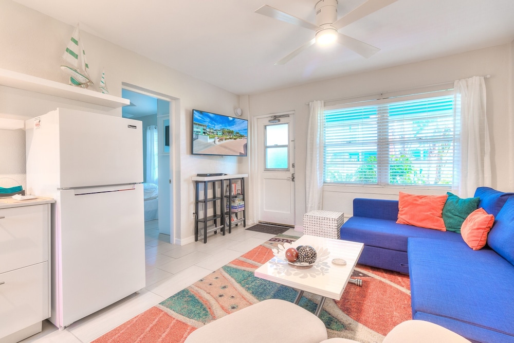 Tropic Terrace #21 - Beachfront Rental Studio Bedroom Apts by RedAwning view 5