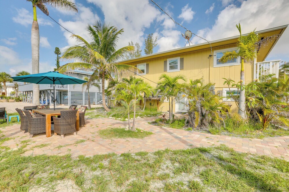 Walk to Beach: Fort Meyers Home w/ Patio!