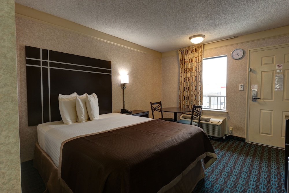 Deluxe Inn Fayetteville - I-95 Exit 49