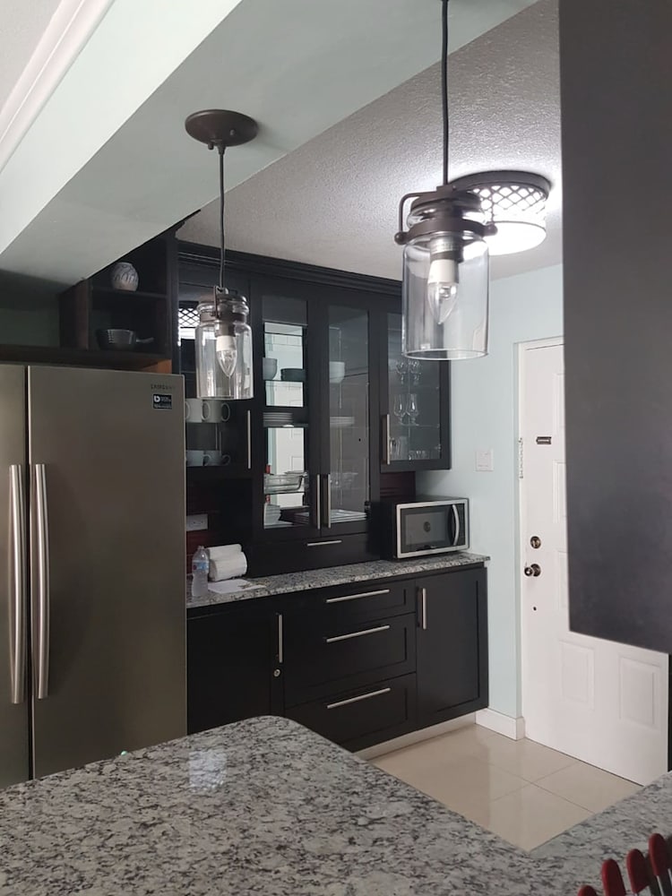 New Kingston Apt at Kensington Court
