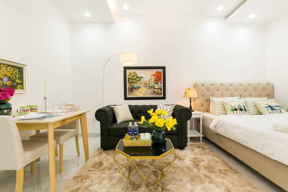 Jennifer House - Millenium Apartment