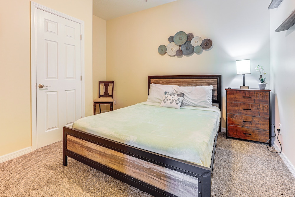 Pool & Spa: Spacious Port St Lucie Villa!