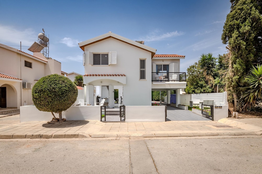 La Casa De Louie in Ayia Napa