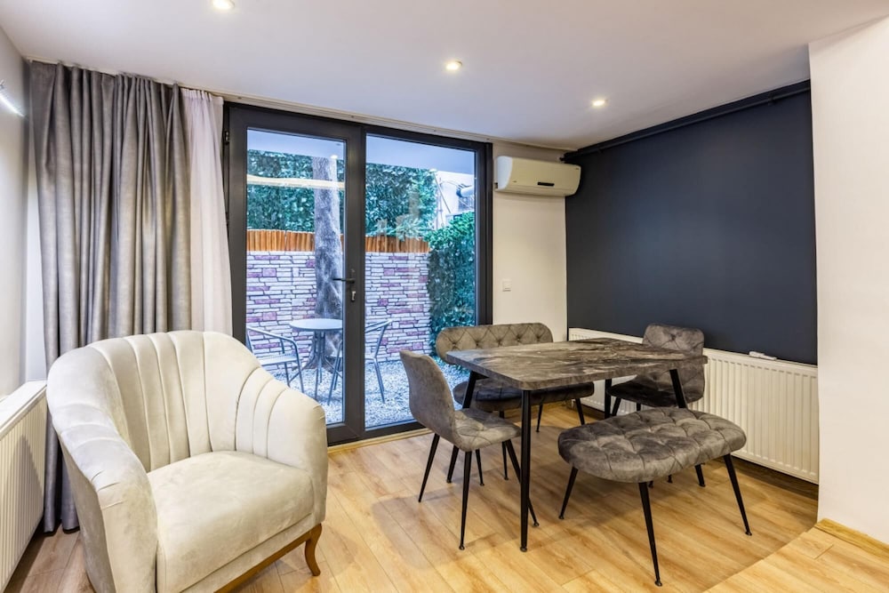 Missafir Distinguished Flat With Backyard in Sisli