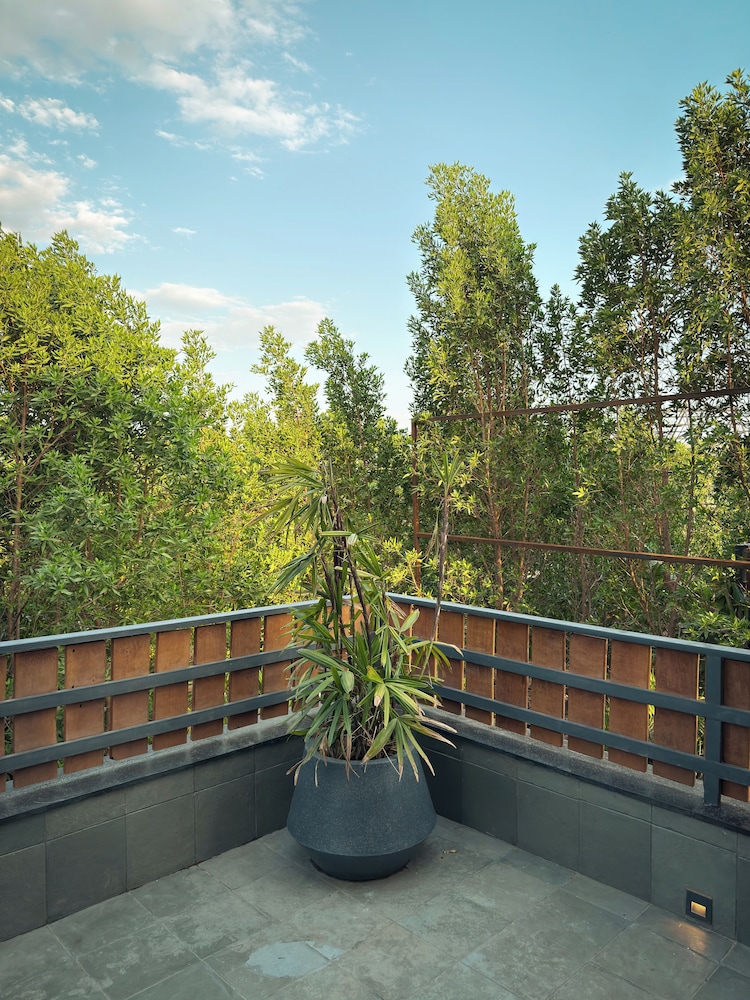 THE BALI HOUSE
