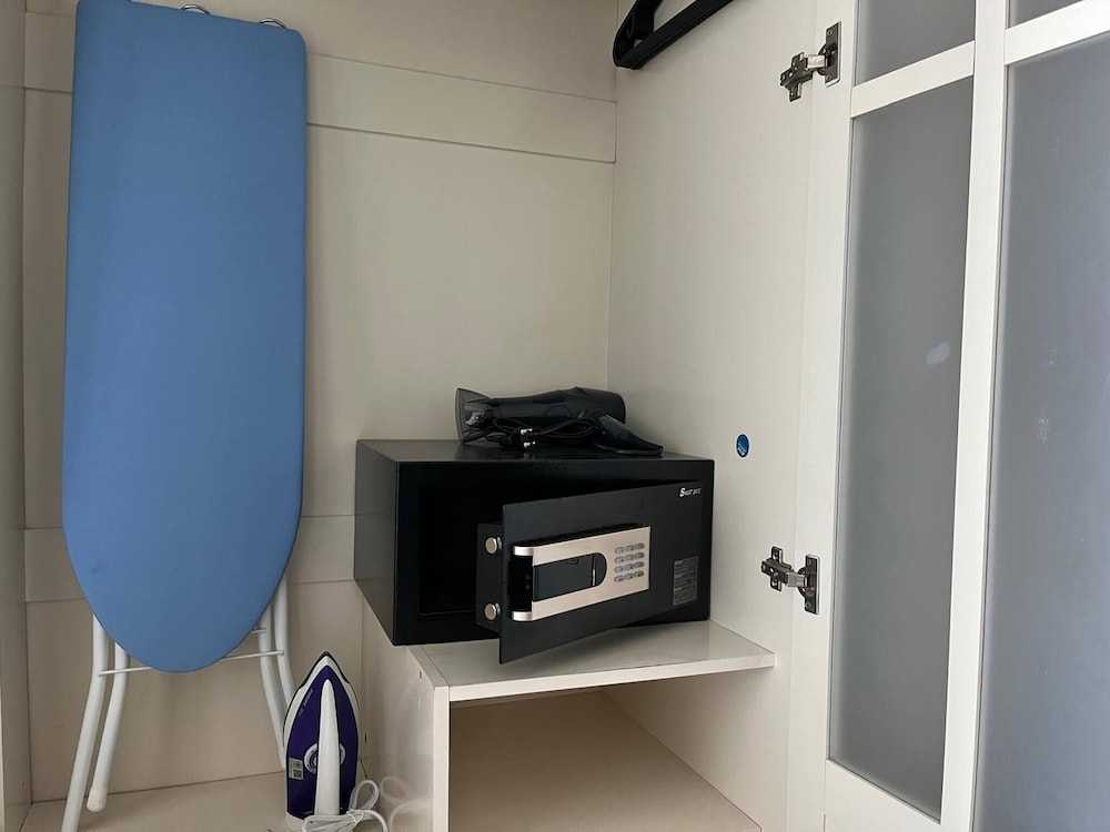 6-17 - 2 Bdr Condo With Balcony and Shared Pool