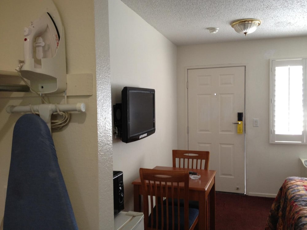 Scottish Inns Long Beach