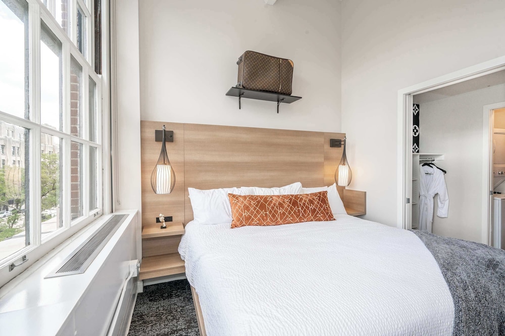The 333 Suites 301 - Suite for 6