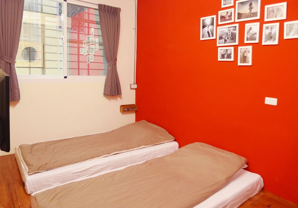 Knock Knock Hostel
