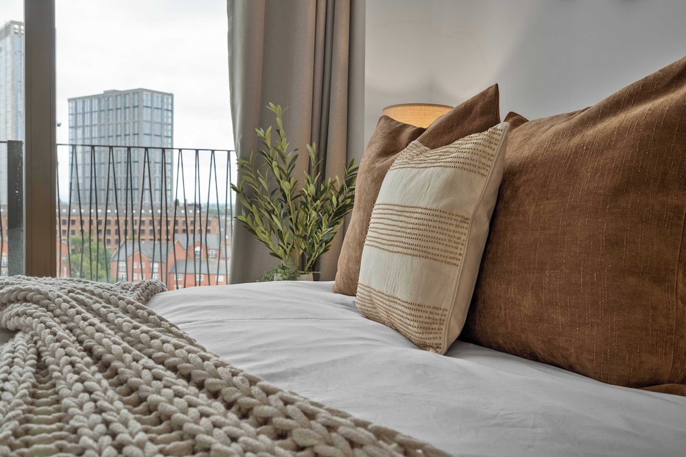 Cottonopolis Suite With 1 Bedrooms and 1 Bathrooms