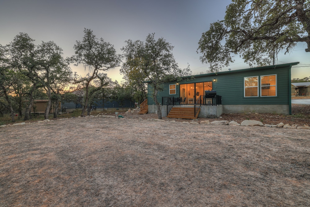 Serene Getaway Nestled in the Tx Hill Country!