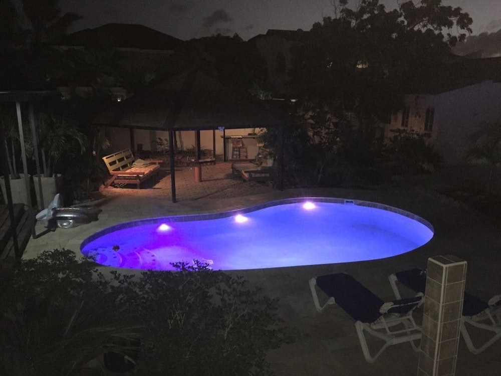 Parrot Villa