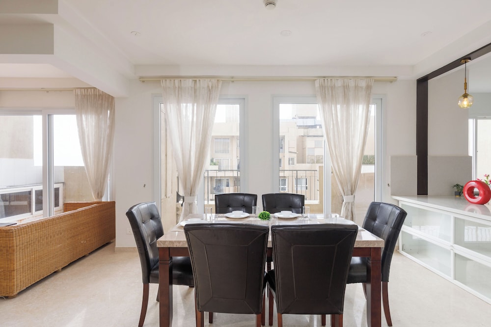 Skyline Haven by Red Olive4bhk30mins Airport