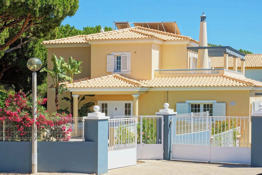 Villa Caly