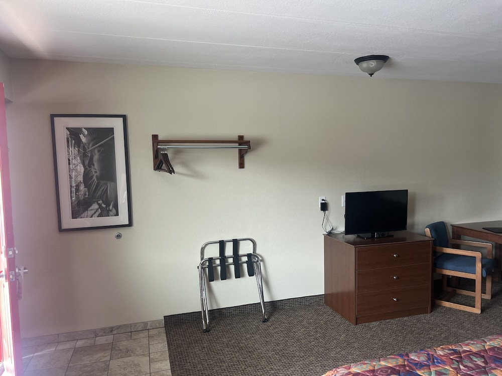 All Star Inn & Suites