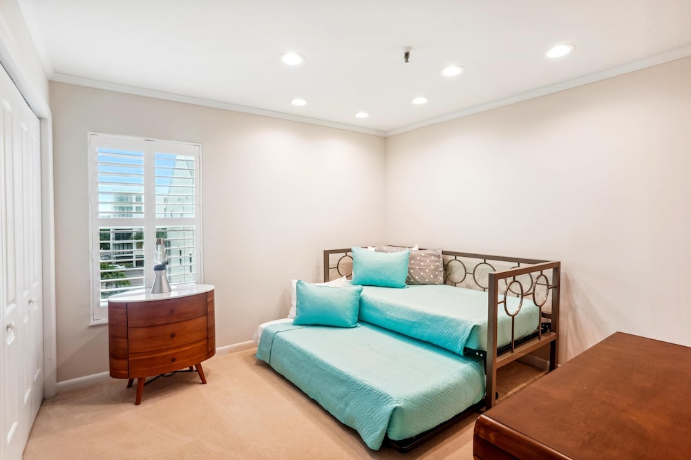 Pelican Pointe 3B