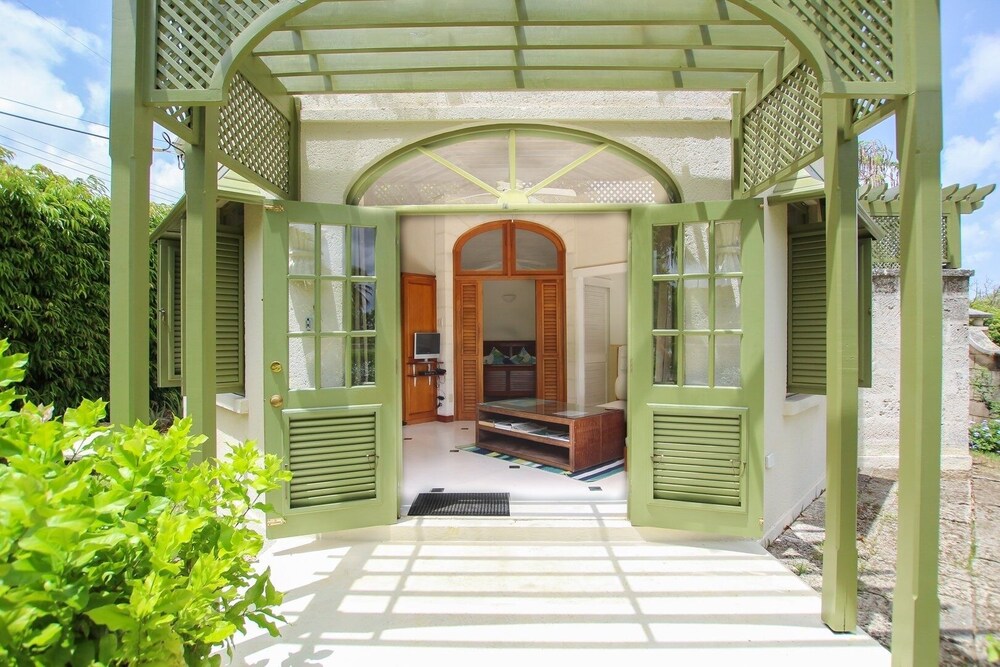 Tiny Home Retreat Near Beach- Marsh Mellow Cottage by BSL Rentals