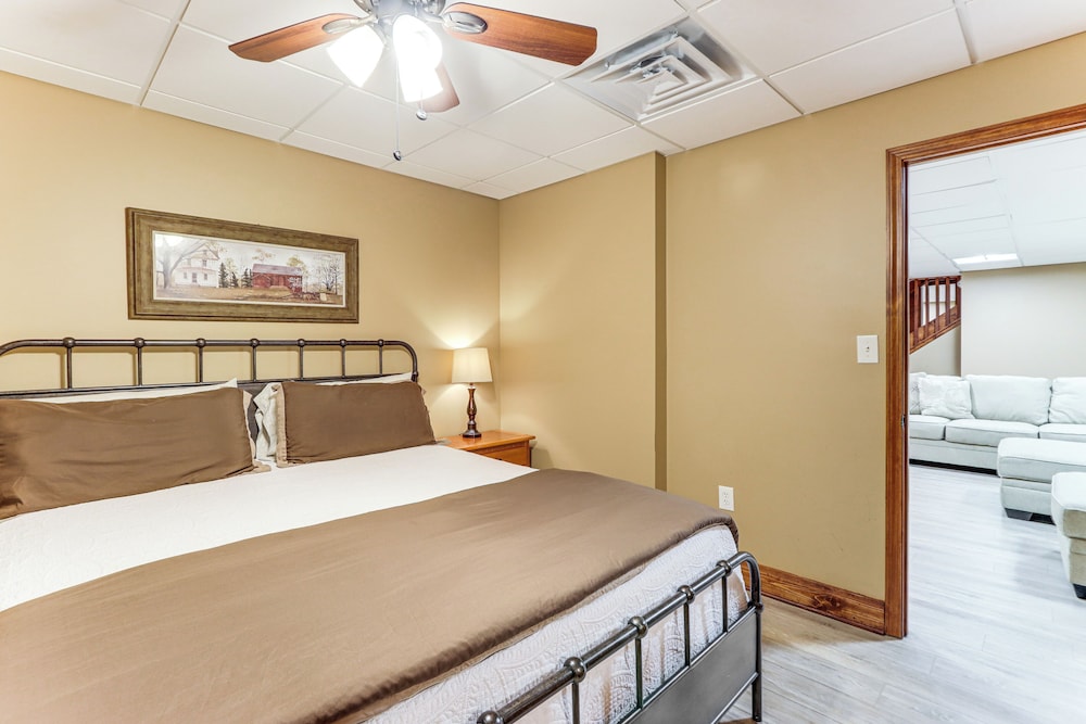 Game Room & Fireplaces: Group Dahlonega Getaway