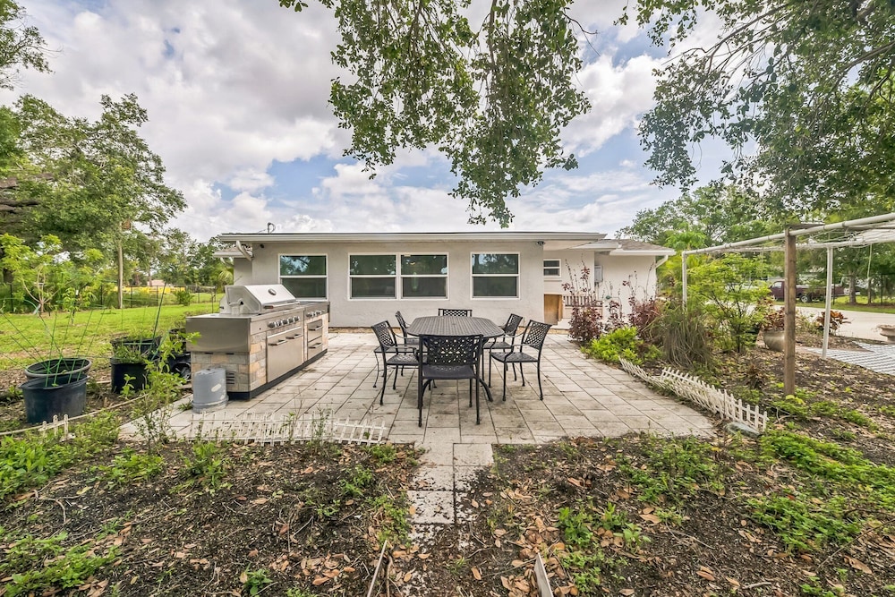 Elwood Park Gem: Spacious 3br Prime Location 3 Bedroom Home