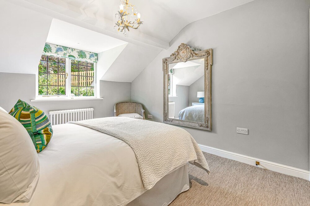 Honeypot Cottage - From 500 Per Night