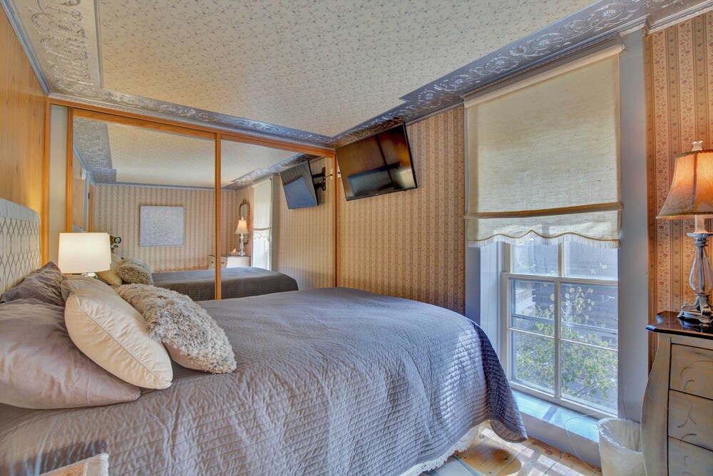 Historic Breck Cabin w/ Hot Tub: Walk to Main St! view 4