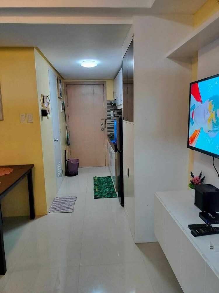 Spacious 1-bedroom Condo in Quezon City With Private Pool