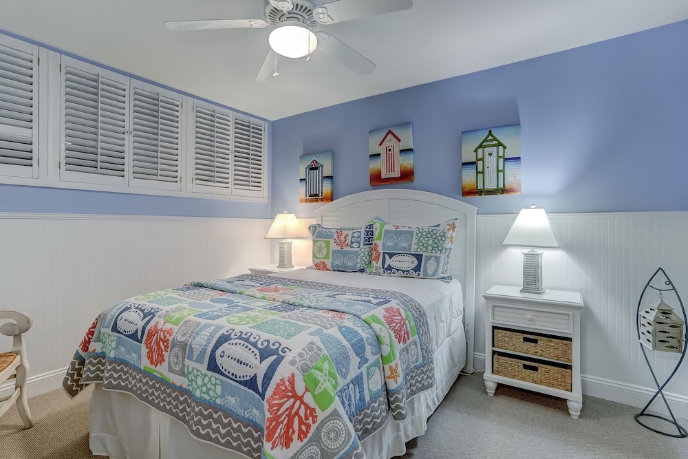 Ketch Courtyard 405 2 Bedroom Condo