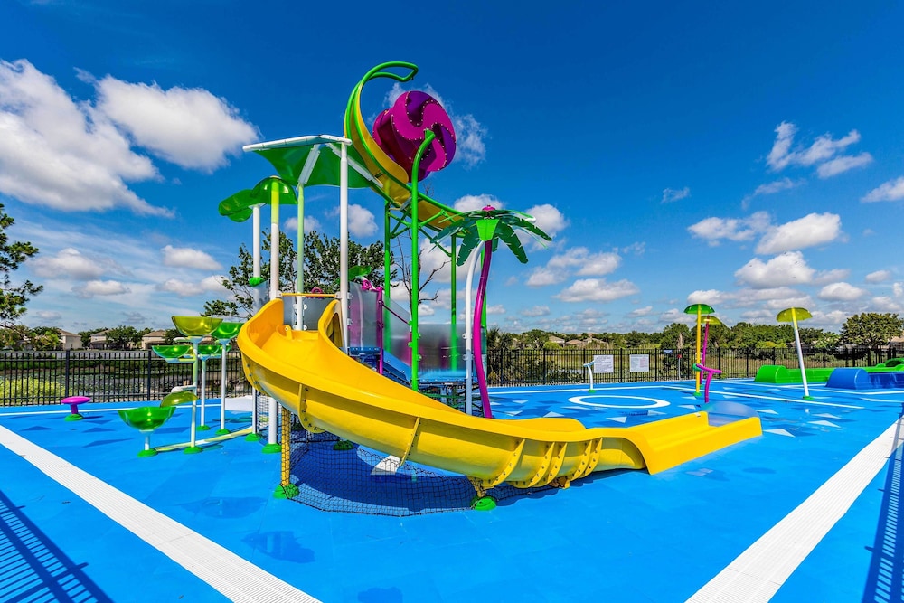 4 Mi to Disney: Family-friendly Resort Getaway!