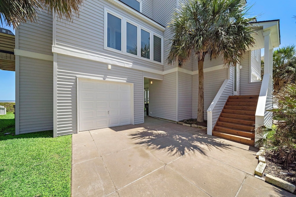 Sandcastle by Ryson Vacation Rentals