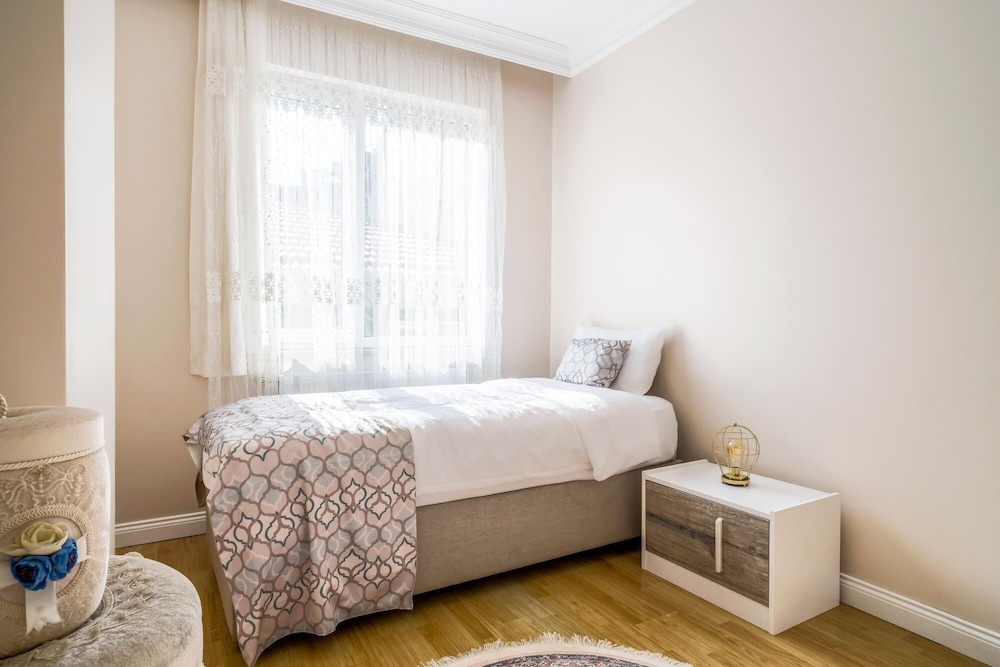 Spacious and Fully Furnished Flat in Bahcelievler