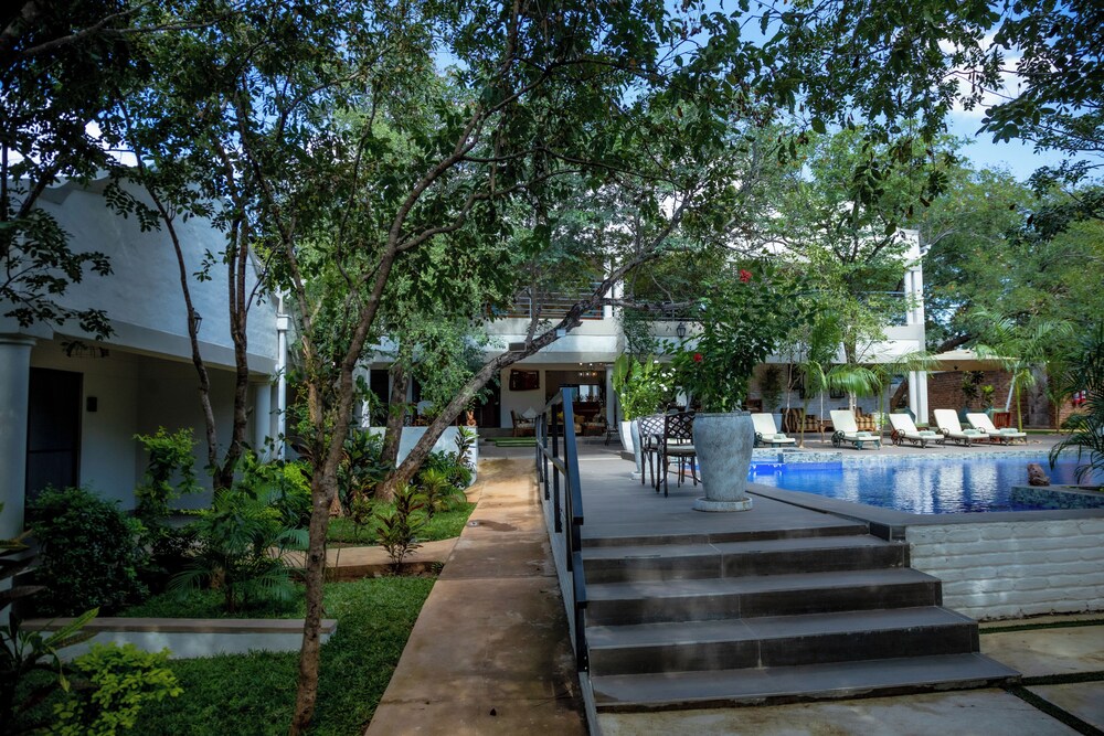 Kasambabezi Lodge