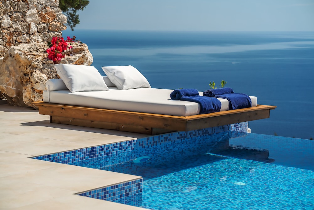 Emerald Villas & Suites