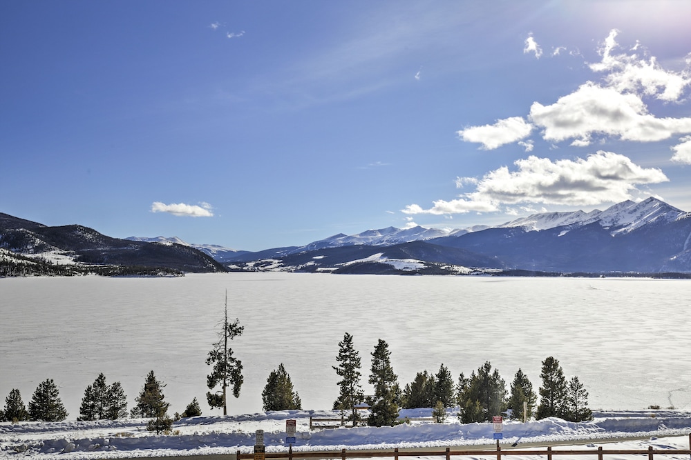 Mtn-view Condo w/ Hot Tub Access in Dillon! view 4