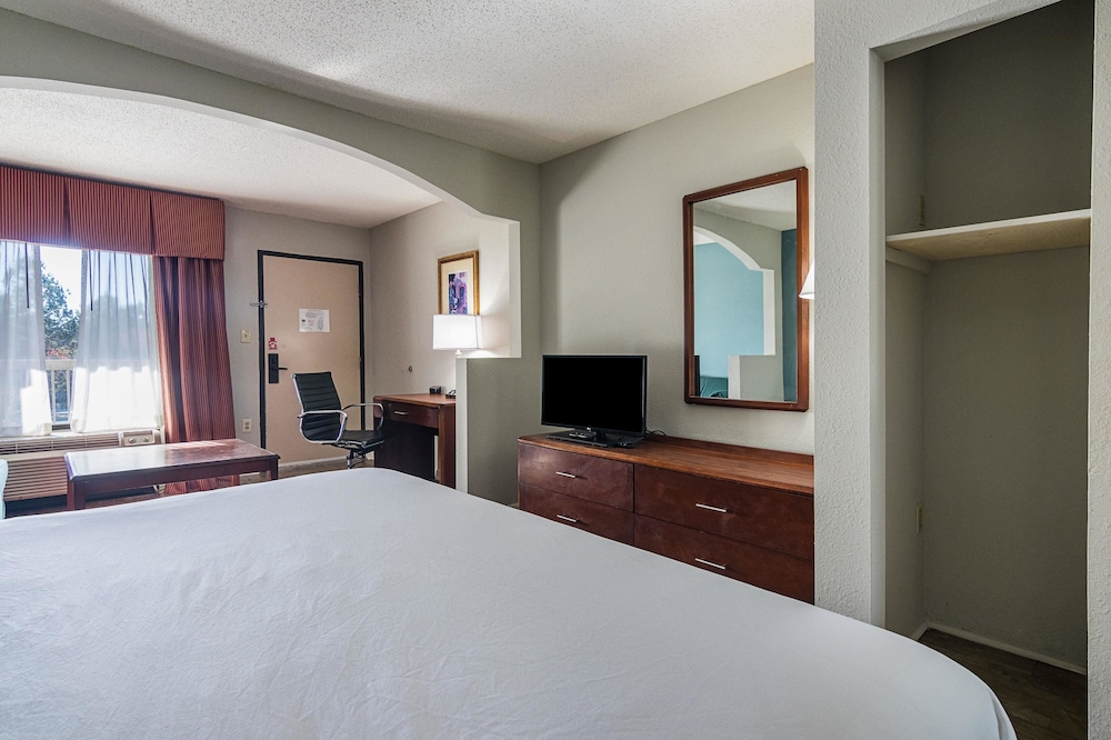 Americus Vacations - Econo Lodge - Property Image 32