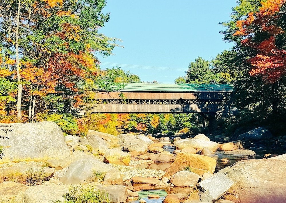 Covered Bridge Riverview Lodge