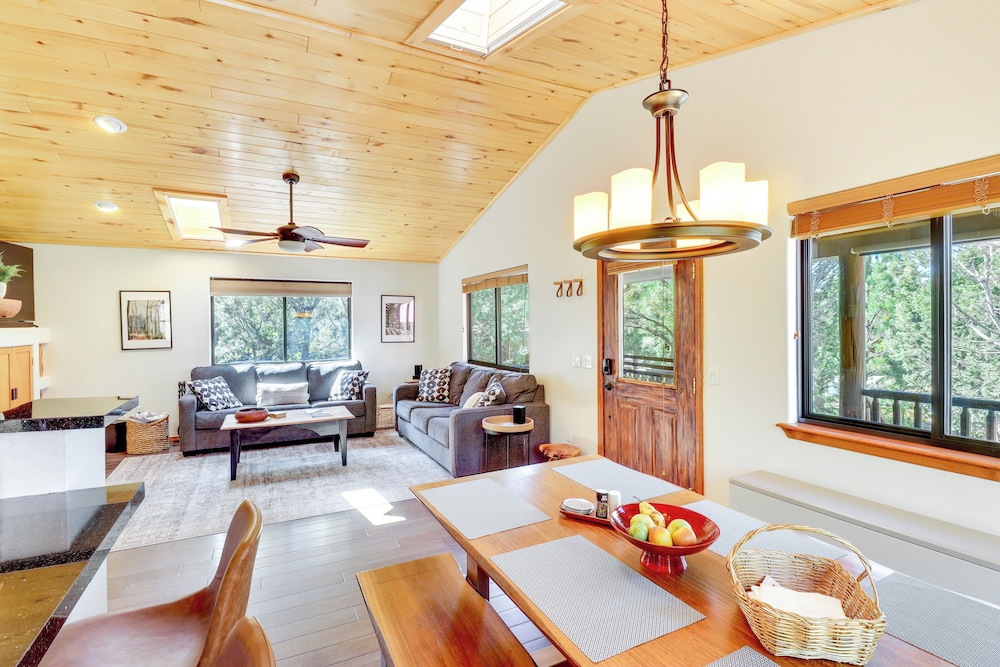 Pet-friendly Show Low Cabin w/ Patio & Gas Grill!