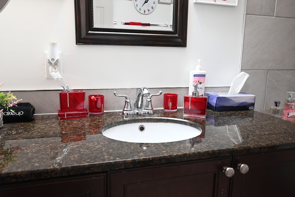 33 Executive Home A C Airport