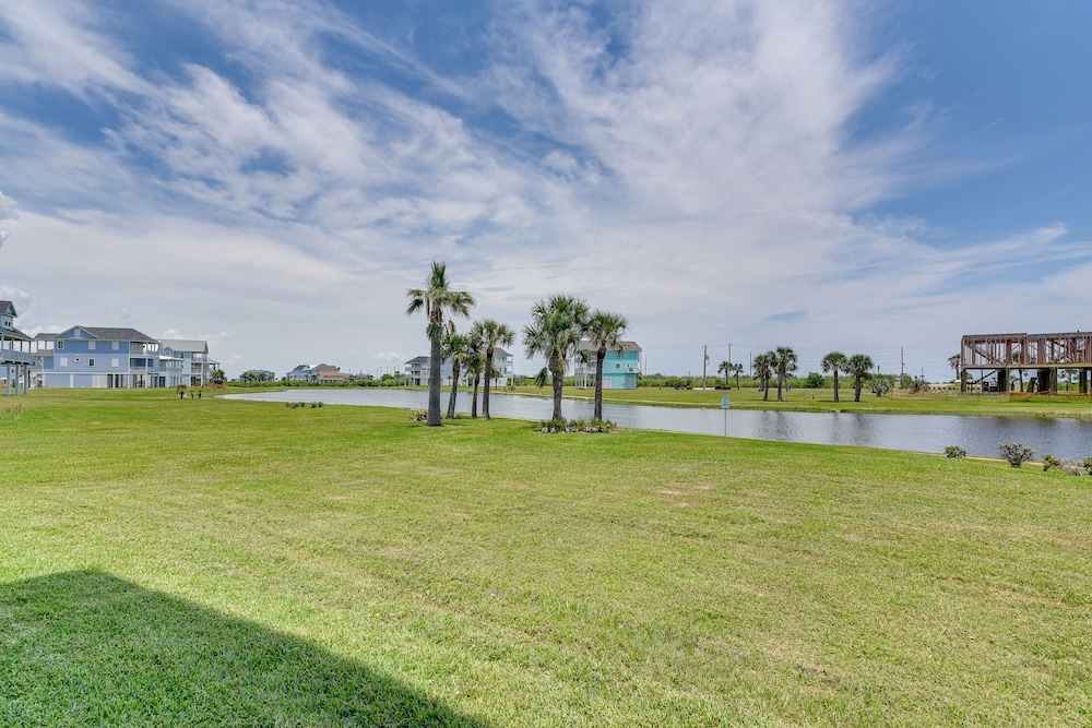 'seas The Day:' Home w/ Pool Access in Galveston