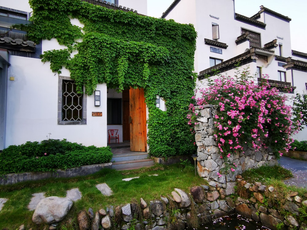 Huangshan Huizhou Creek Villa