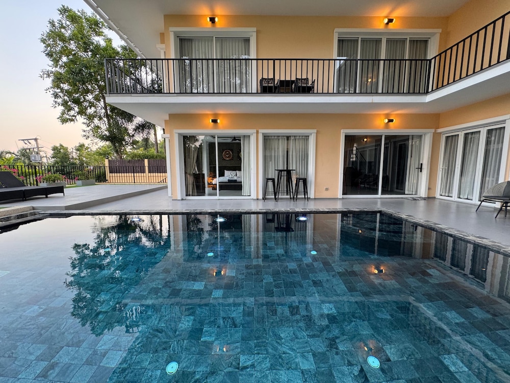 Luxury with Ocean Views&Private Rooftop