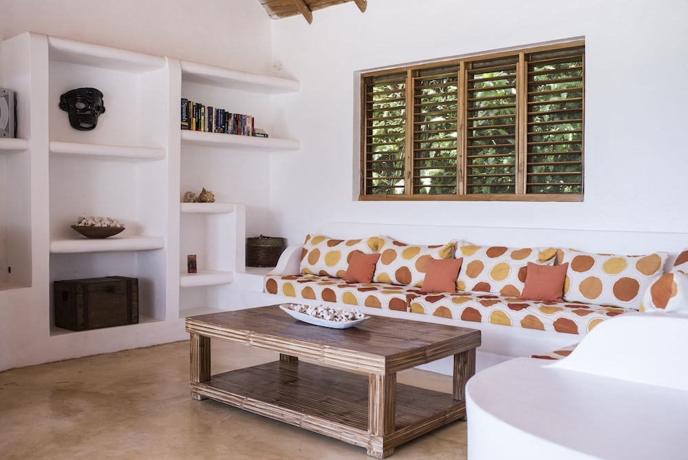 Villa Pina by Hostelsmates