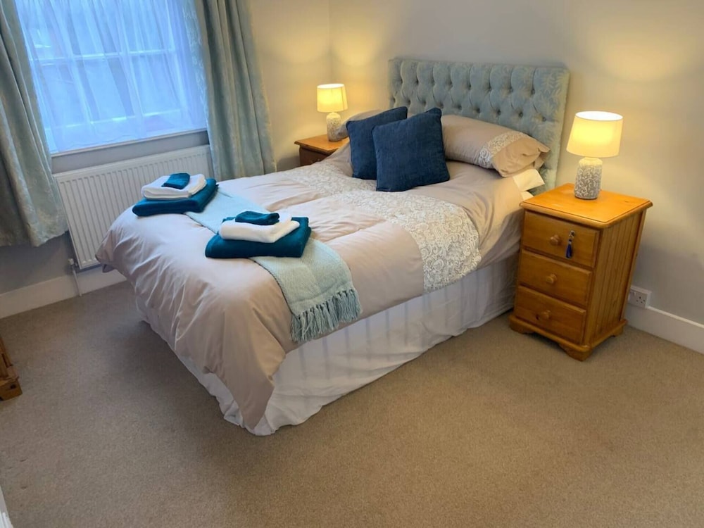 Elegant 2 Bed Georgian Apartment in Herne Bay view 5
