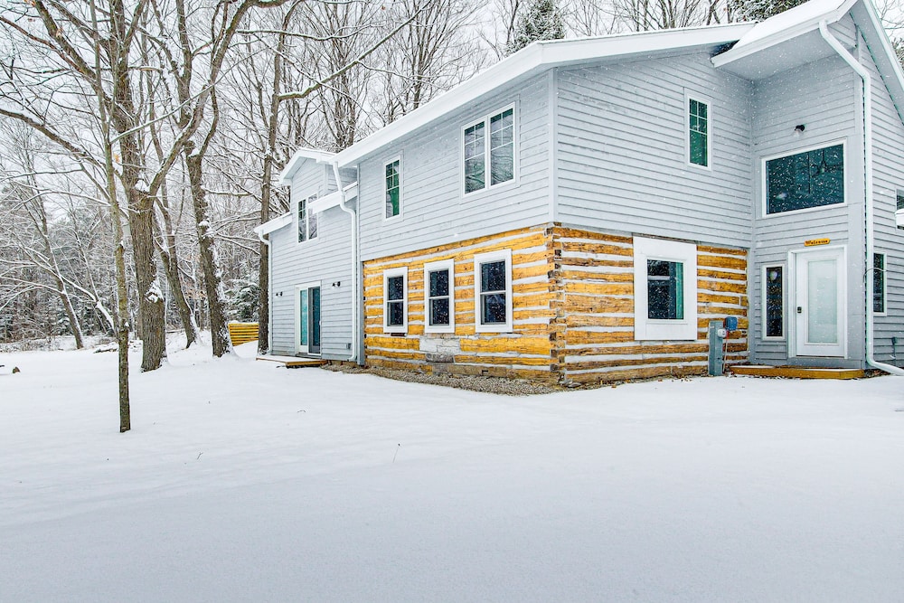 Home w/ Fireplace < 1 Mi to Peninsula State Park! view 5