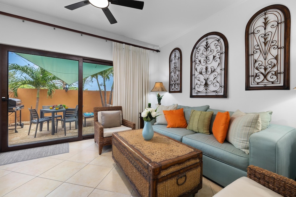 Gold Coast Townhome w Pools GYM 24 7 Security