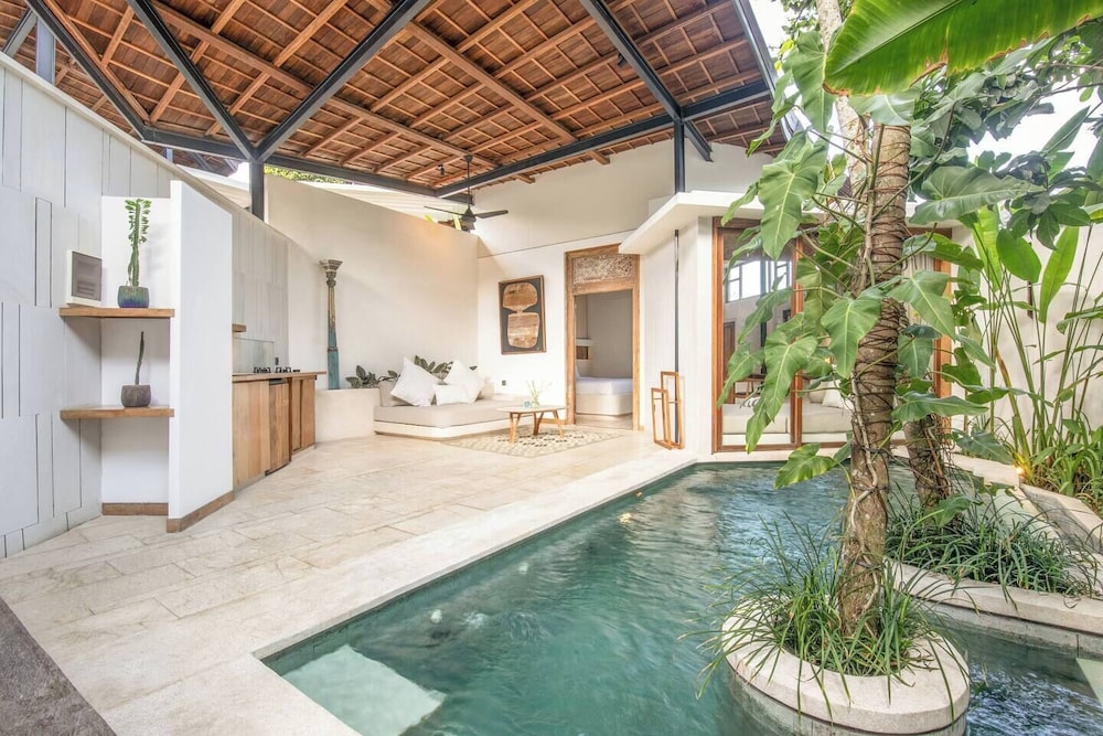 Stylish 1BR Villa With Pool, 800m to Canggu Beach