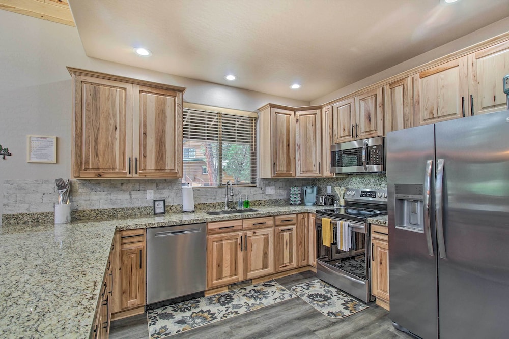 Cozy Heber Cabin w/ Fire Pit, 6 Mi to Nat'l Forest view 5
