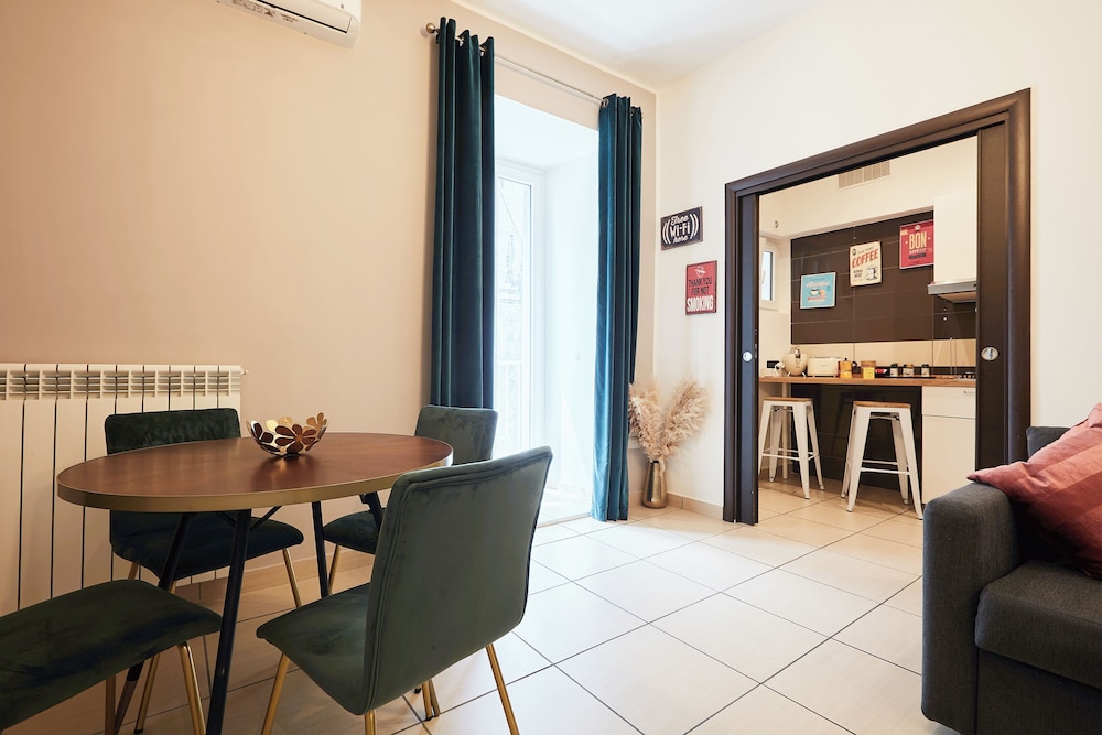 Vicky's Luxury Guesthouse by Napoliapartments