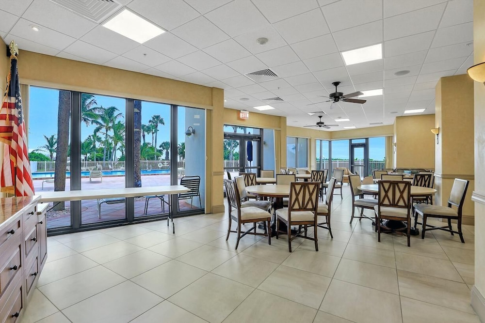 Sunny Beachfront Condo With Pool and Sw-facing Balcony