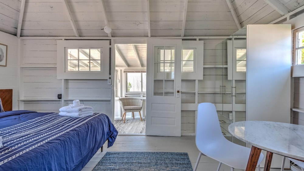 Bungalow 3 - 1br, Waterfront view 4